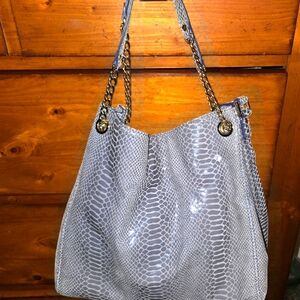 MICHAEL Michael Kors Gray Shoulder Bag with Slouchy Shape and Textured Material